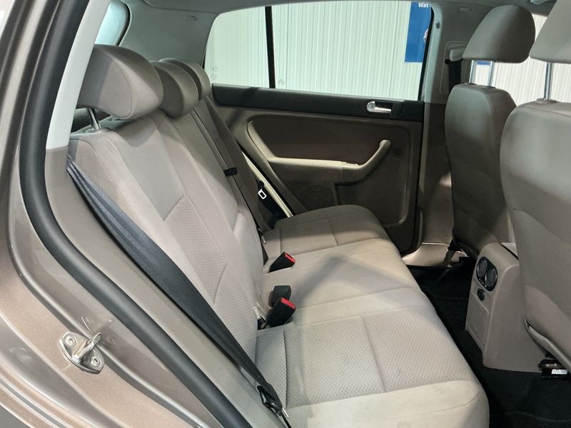 Volkswagen Golf VI Plus 1.6 TDI Trendline BlueMotion Tech 2011 – снимка 14