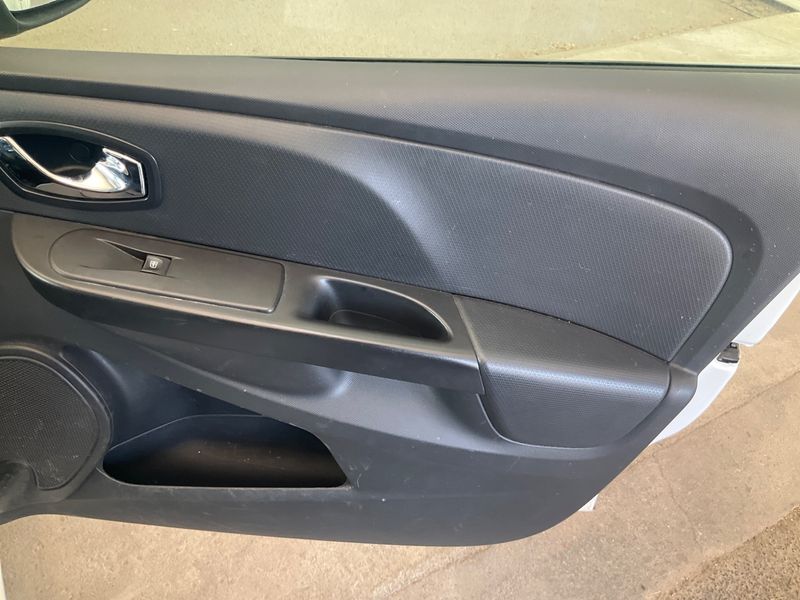 Renault Clio 1.2 Expression 2014 – снимка 33