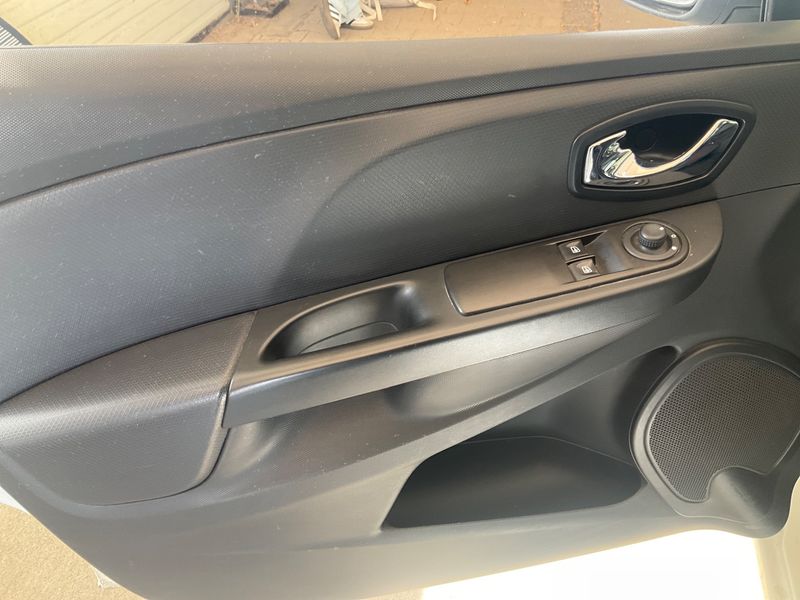 Renault Clio 1.2 Expression 2014 – снимка 37