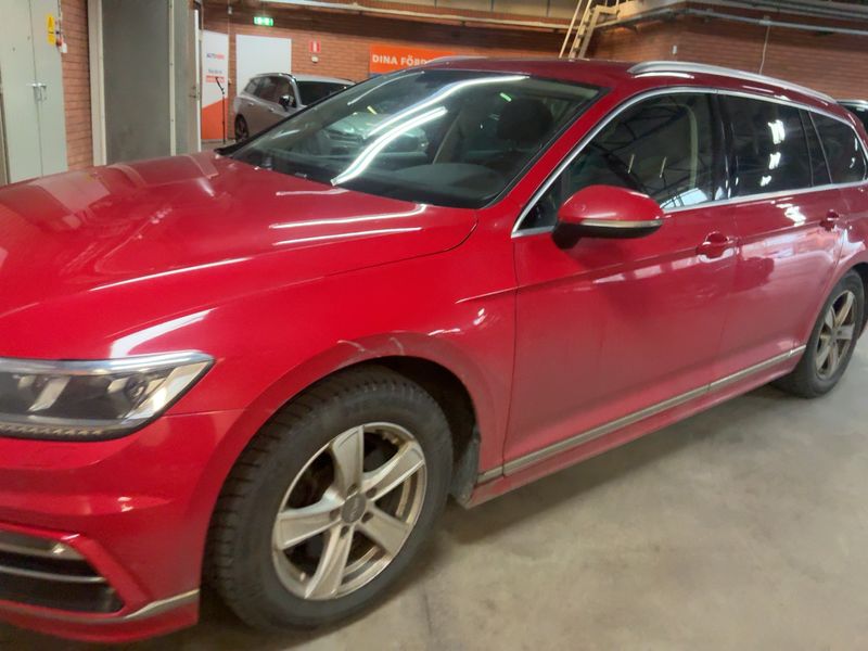 Volkswagen Passat 2.0 TDI Highline BlueMotion Tech 2017 – снимка 2
