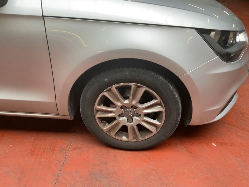 Audi A1 1.2 TFSI Attraction 2013 – снимка 11