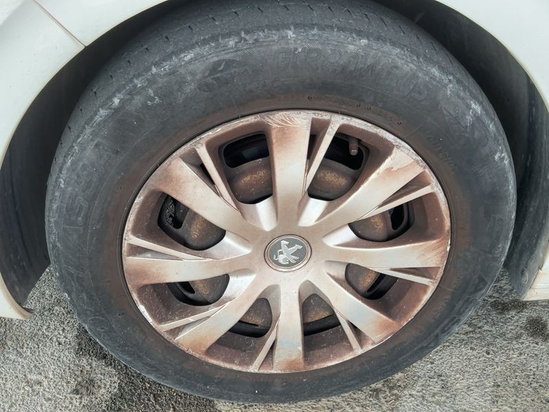 Peugeot 208 1.6 Blue-HDi Active 2015 – снимка 3