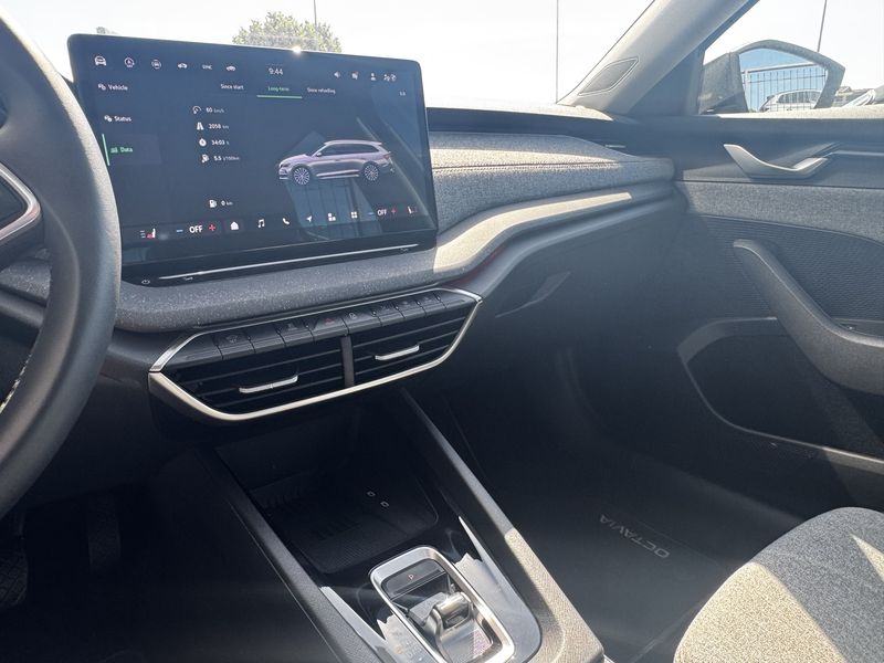 Skoda Octavia 2.0 TDI Executive 2025 – снимка 11