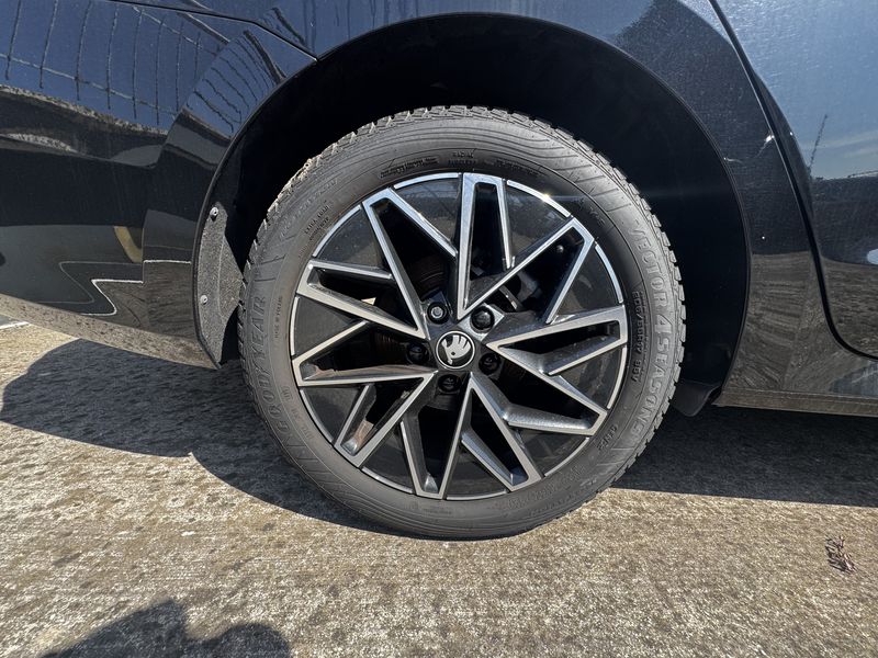 Skoda Octavia 2.0 TDI Executive 2025 – снимка 18