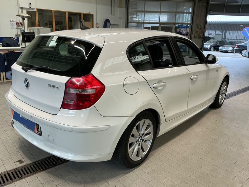 BMW 1er 118d 2009 – снимка 2