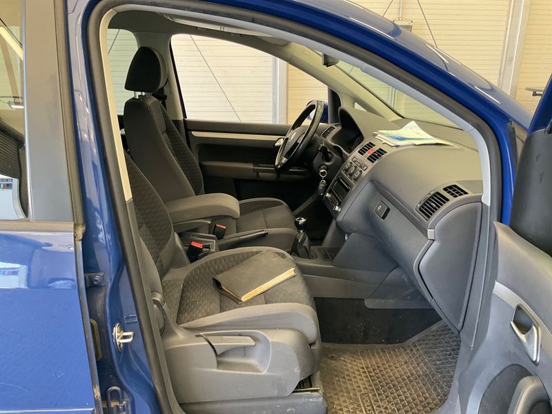Volkswagen Touran 1.4 TSI Trendline 2009 – снимка 3