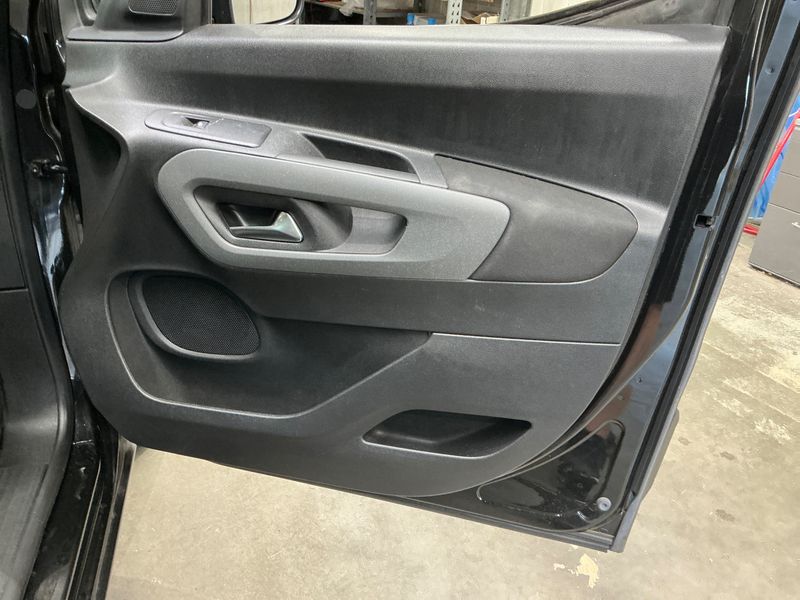 Citroen Berlingo 1.2 PureTech Shine M 2020 – снимка 35