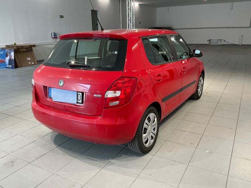 Skoda Fabia 1.2 TSI Ambiente 2011 – снимка 2