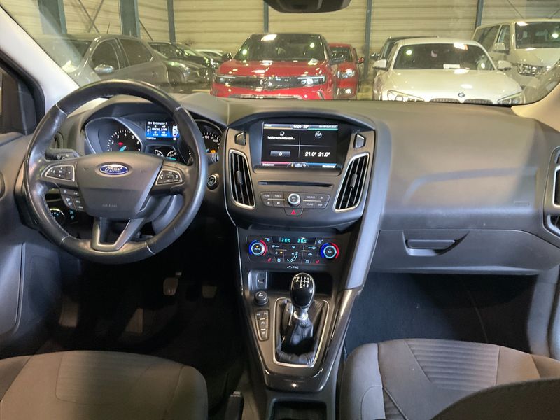 Ford Focus 1.0 EcoBoost Business 2015 – снимка 17