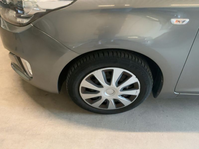 Kia Carens 1.6 GDI Active 2016 – снимка 17