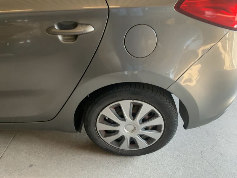 Kia Carens 1.6 GDI Active 2016 – снимка 18