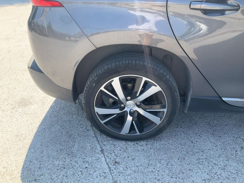 Peugeot 2008 1.6 e-HDi Feline Titane 2013 – снимка 9