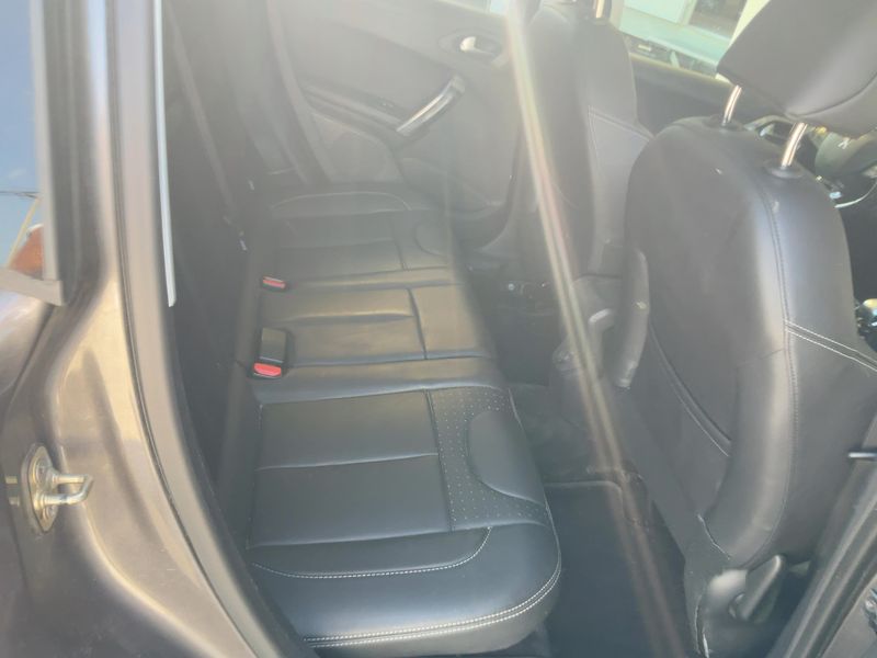 Peugeot 2008 1.6 e-HDi Feline Titane 2013 – снимка 19
