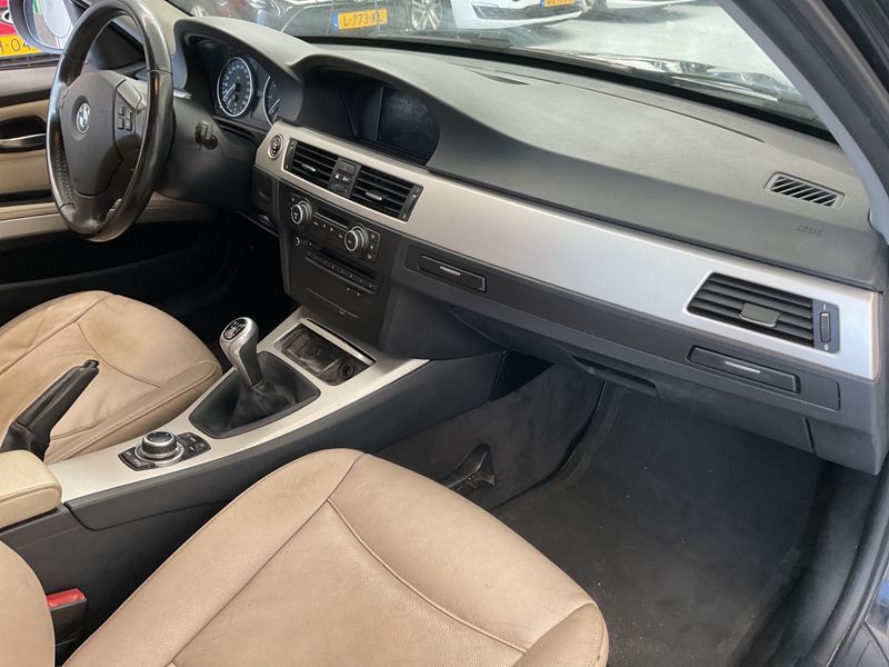 BMW 3er 318i 2011 – снимка на щета