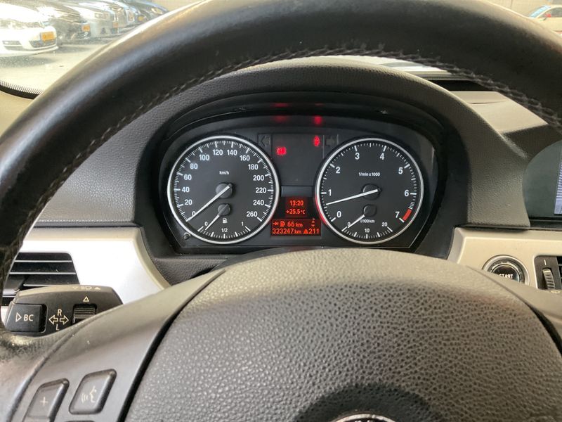 BMW 3er 318i 2011 – снимка 4