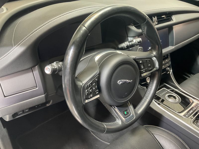 Jaguar XF 25d R-Sport AWD 2018 – снимка 39
