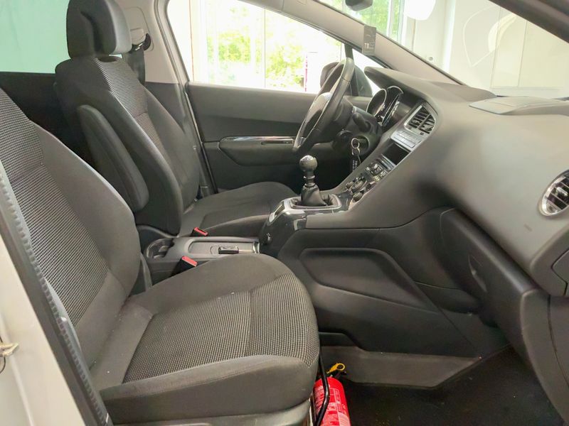 Peugeot 5008 1.6 Blue-HDi Allure 2016 – снимка 11
