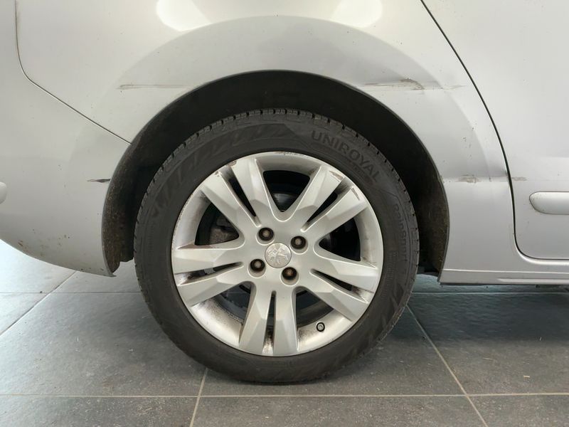 Peugeot 5008 1.6 Blue-HDi Allure 2016 – снимка 19
