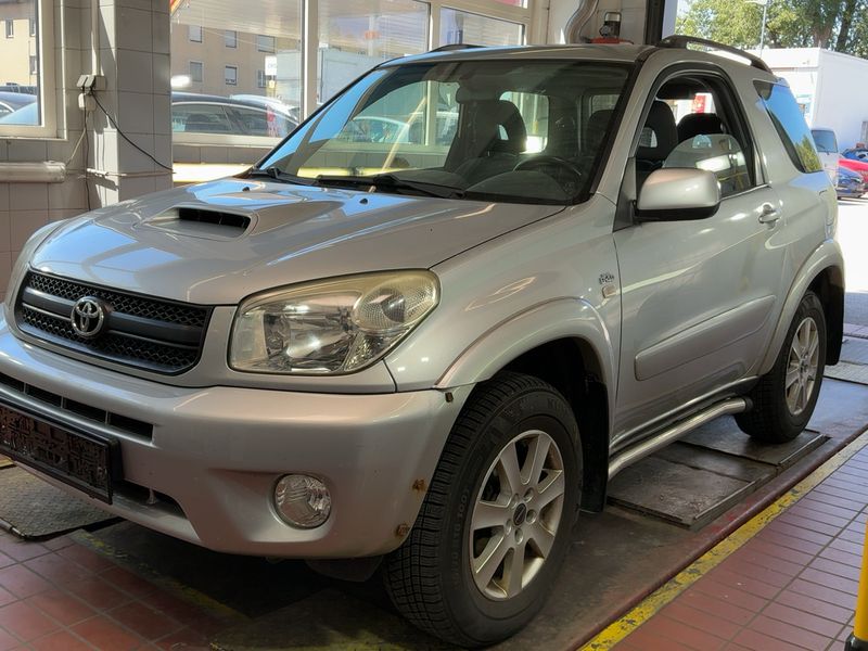 Toyota RAV 4 2.0 D-4D 4x4 2005 – снимка 2