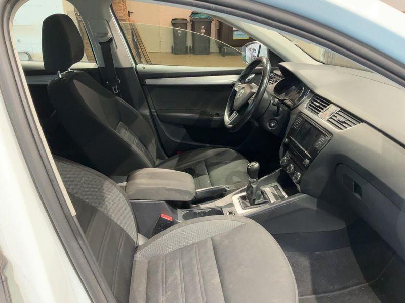 Skoda Octavia 1.6 TDI Ambition 2018 – снимка 16