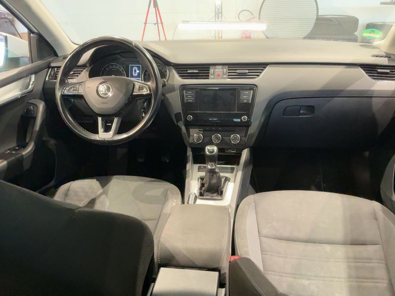 Skoda Octavia 1.6 TDI Ambition 2018 – снимка 17