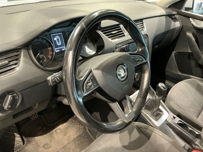 Skoda Octavia 1.6 TDI Ambition 2018 – снимка 26
