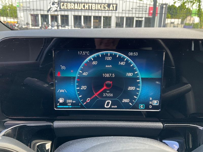 Mercedes-Benz GLA-Klasse GLA 200 d AMG Line 2021 – снимка 18