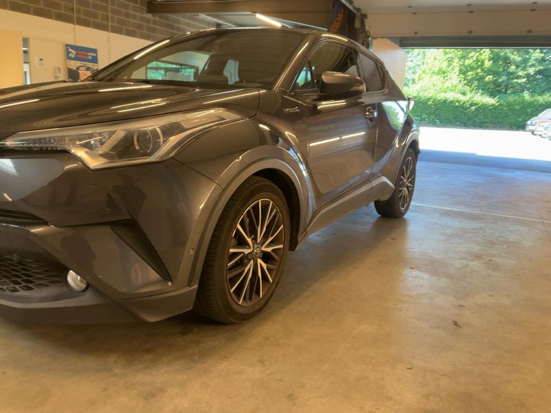 Toyota C-HR 1.8 Hybrid Distinctive 2017 – снимка 2