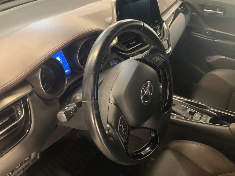 Toyota C-HR 1.8 Hybrid Distinctive 2017 – снимка 26