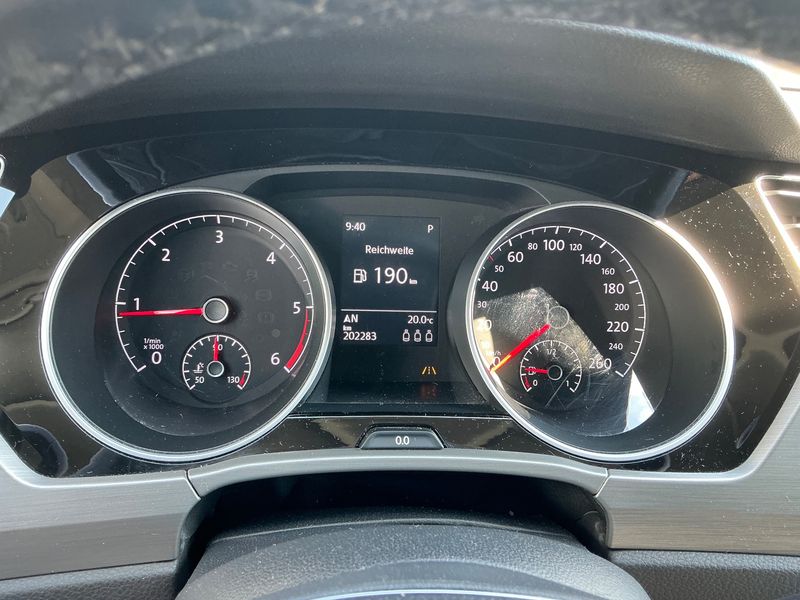Volkswagen Touran 2.0 TDI Comfortline BlueMotion Tech 2016 – снимка 19