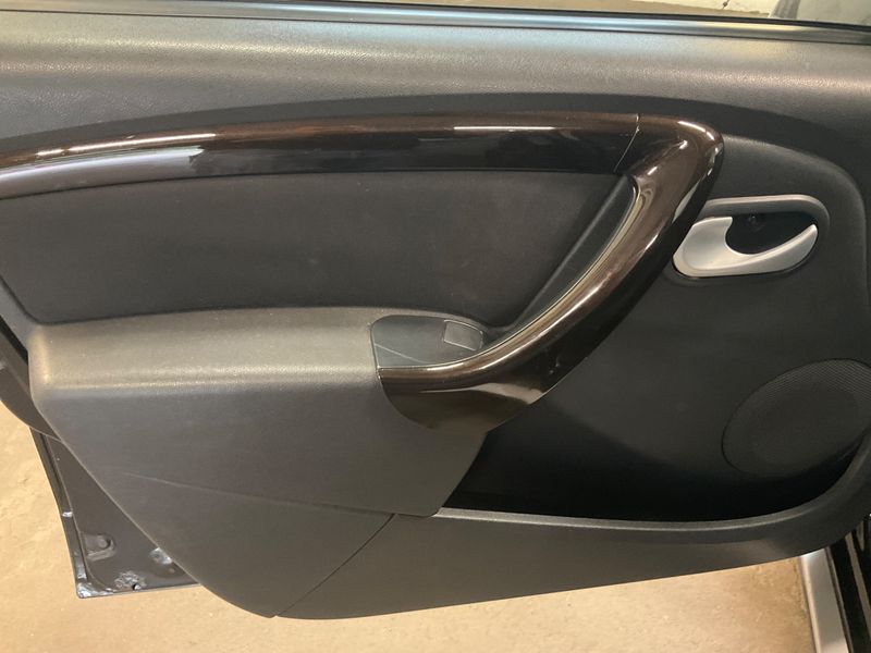 Dacia Duster 1.6 Prestige 4x2 2011 – снимка 27