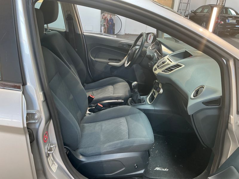 Ford Fiesta 1.4 Ghia 2009 – снимка 3