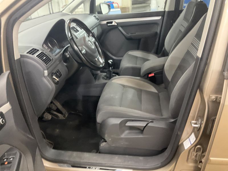 Volkswagen Touran 1.2 TSI Life 2013 – снимка 3