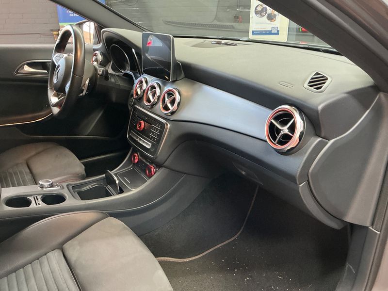 Mercedes-Benz GLA-Klasse GLA 180 AMG Line 2019 – снимка 25