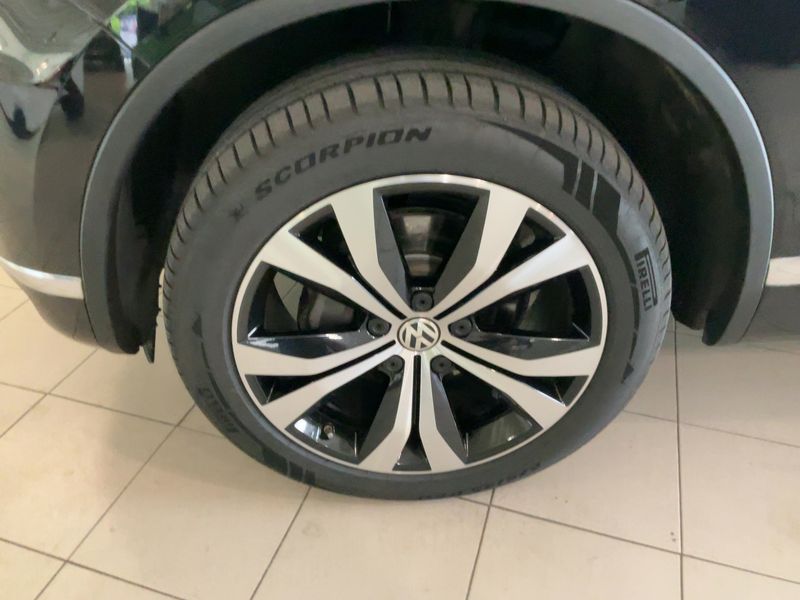 Volkswagen Touareg 3.0 V6 TDI Exclusive Terrain Tech BlueMotion Tech 2017 – снимка 3