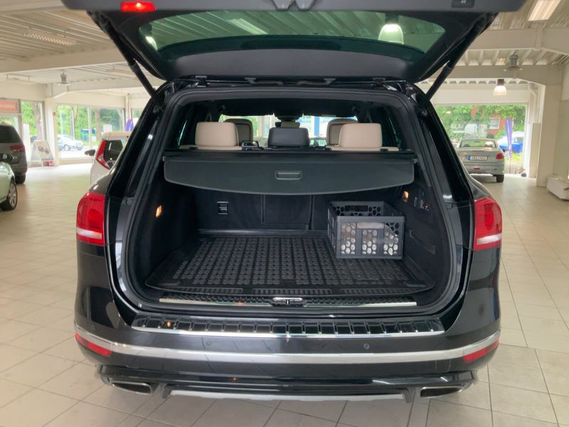 Volkswagen Touareg 3.0 V6 TDI Exclusive Terrain Tech BlueMotion Tech 2017 – снимка 16