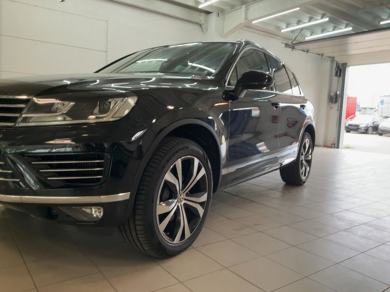 Volkswagen Touareg 3.0 V6 TDI Exclusive Terrain Tech BlueMotion Tech 2017 – снимка 2
