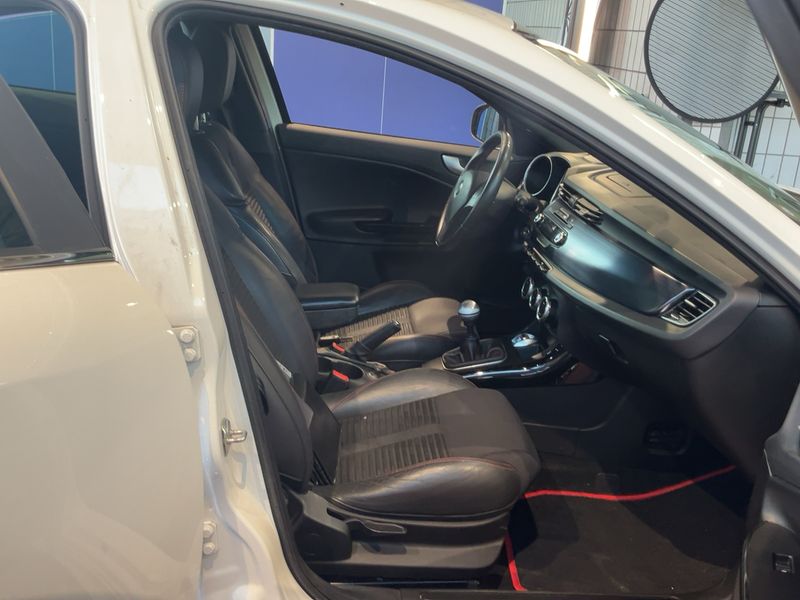 Alfa Romeo Giulietta 1.8 Turbo Quadrifoglio Verde 2010 – снимка 17