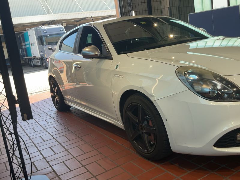 Alfa Romeo Giulietta 1.8 Turbo Quadrifoglio Verde 2010 – снимка 12