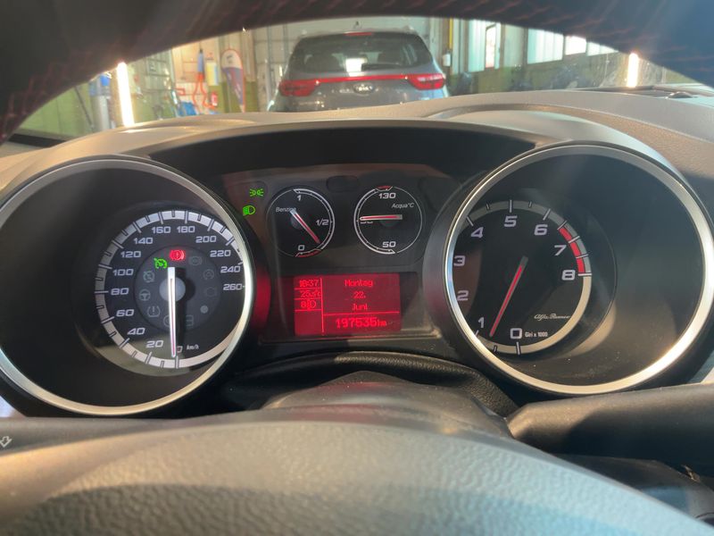 Alfa Romeo Giulietta 1.8 Turbo Quadrifoglio Verde 2010 – снимка 19