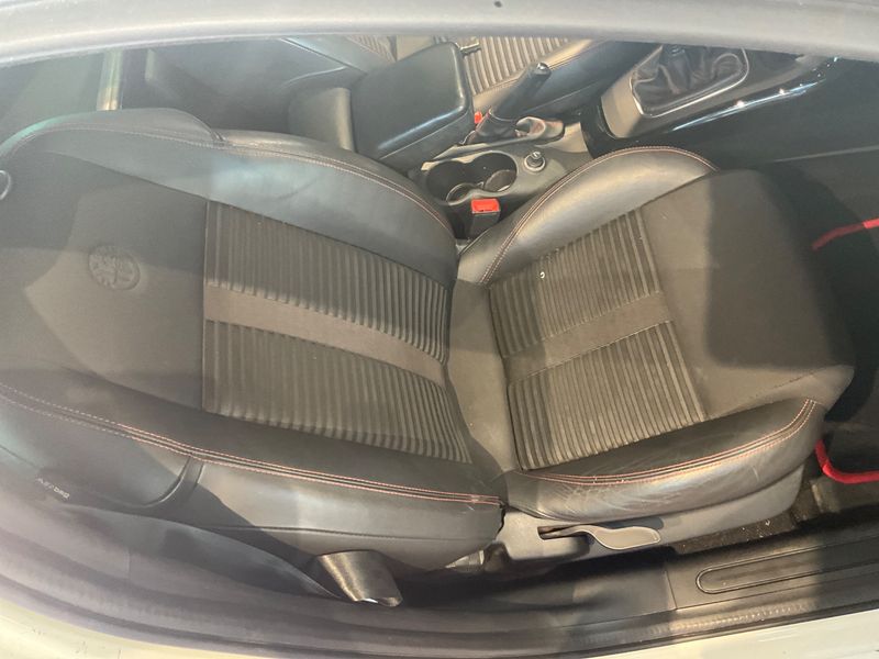 Alfa Romeo Giulietta 1.8 Turbo Quadrifoglio Verde 2010 – снимка 33