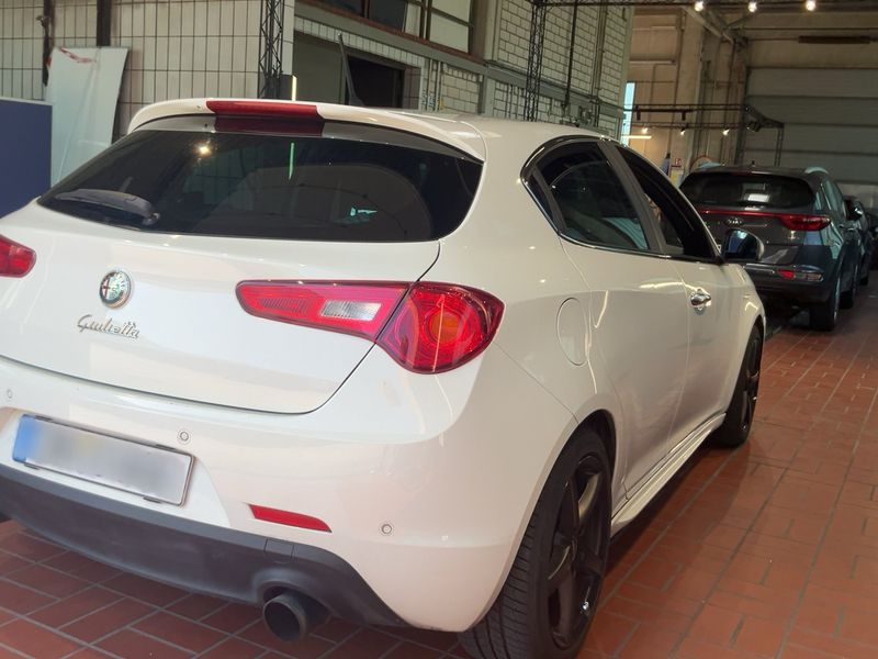 Alfa Romeo Giulietta 1.8 Turbo Quadrifoglio Verde 2010 – снимка 8