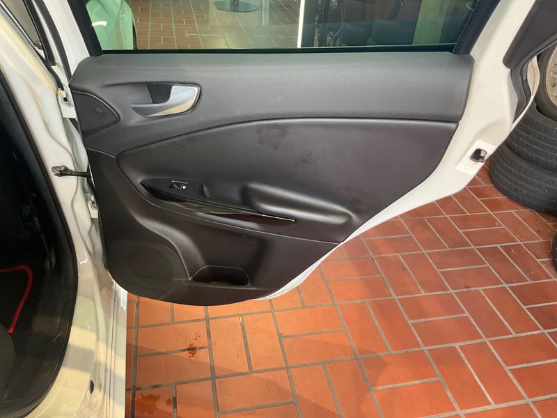 Alfa Romeo Giulietta 1.8 Turbo Quadrifoglio Verde 2010 – снимка 38