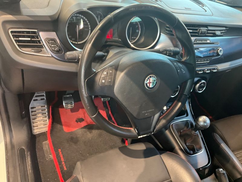 Alfa Romeo Giulietta 1.8 Turbo Quadrifoglio Verde 2010 – снимка 28