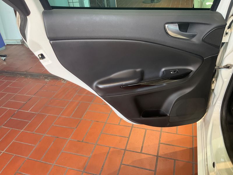 Alfa Romeo Giulietta 1.8 Turbo Quadrifoglio Verde 2010 – снимка 30