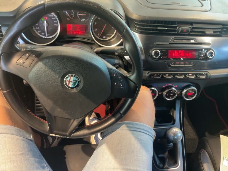 Alfa Romeo Giulietta 1.8 Turbo Quadrifoglio Verde 2010 – снимка 18