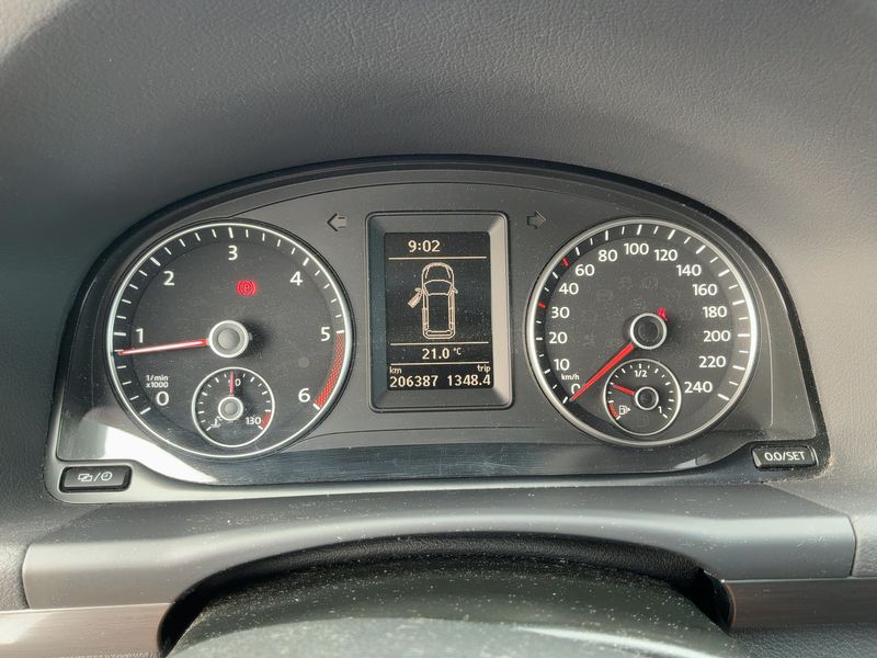 Volkswagen Touran 1.6 TDI Comfortline BlueMotion Tech 2013 – снимка 18