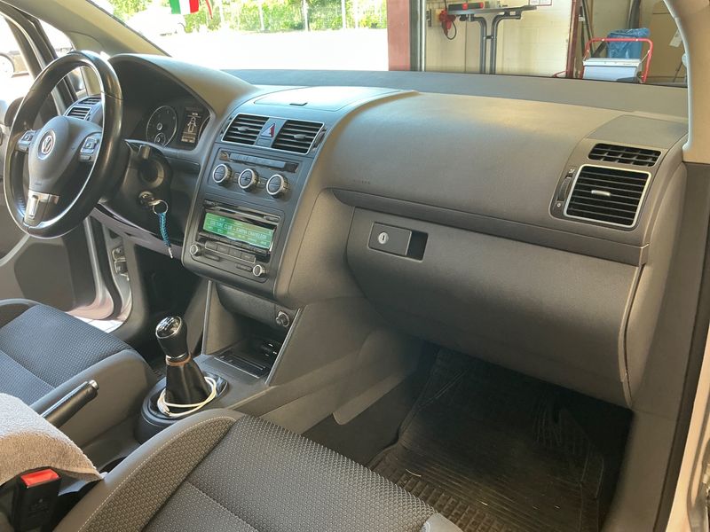 Volkswagen Touran 1.6 TDI Comfortline BlueMotion Tech 2013 – снимка 24