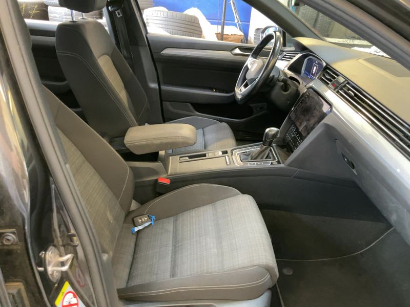 Volkswagen Passat 2.0 TDI Business 4Motion 2021 – снимка 17