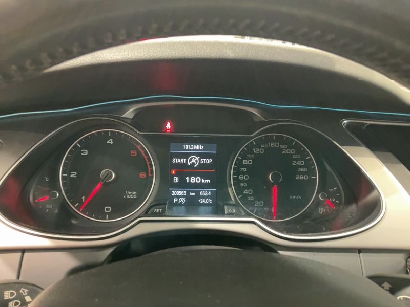 Audi A4 2.0 TDI Attraction 2014 – снимка 13